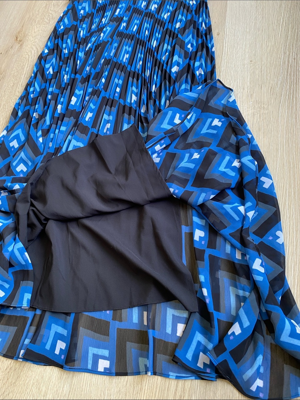 Club Monaco Blue Geometric Pleated Midi Dress Flutter Sleeve Peplum Size 4 - Picture 7 of 14